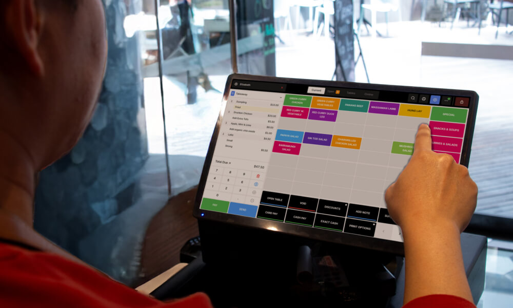 Putting through an order on the Oolio POS