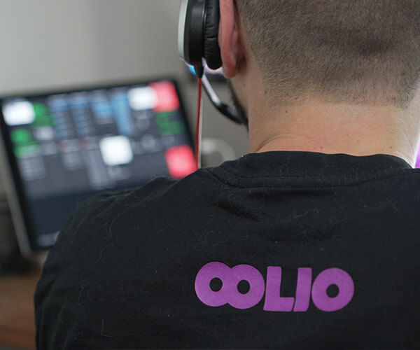 Oolio team member on phone support